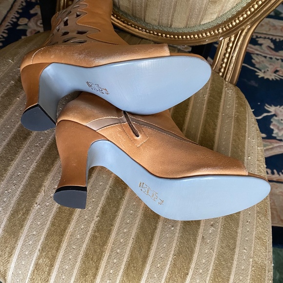 John Fluvog - Picture 3 of 6